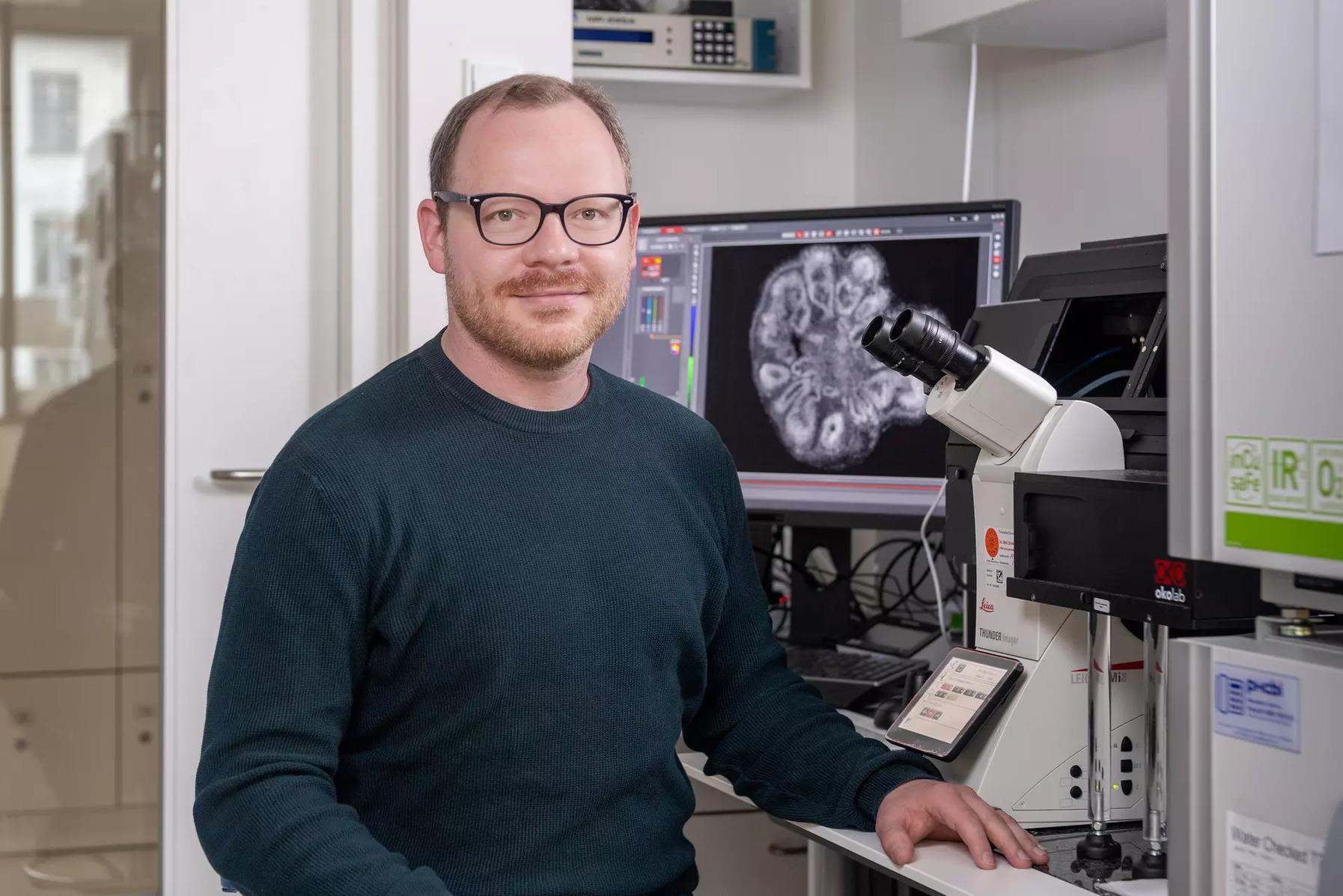  Simon Schäfer in his lab in front of a microscope