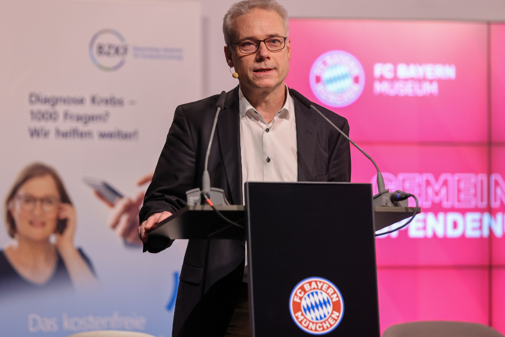Prof. Dr. Martin Trepel, Mitglied des BZKF Direktoriums, wendet sich mit einem Grußwort an die Gäste