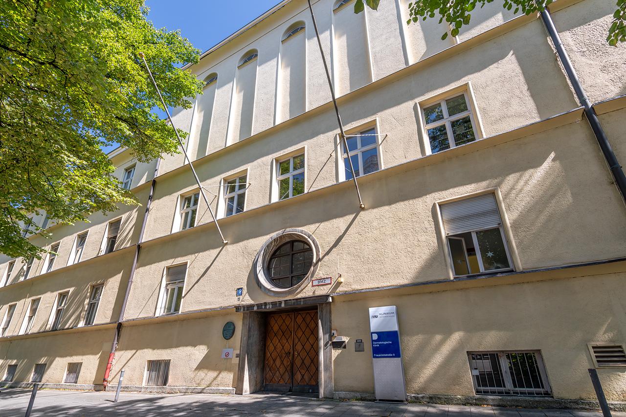 Eingang der Ambulanzen in der Frauenlobstraße