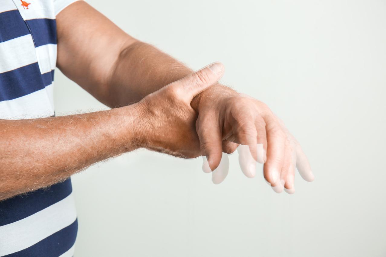 Stilbild zu Parkinson: Zitternde Hand
