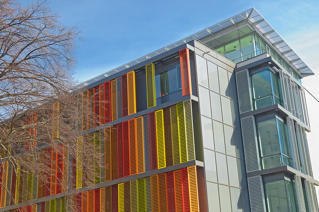 LMU Klinikum: Die Klinik für Kinder- und Jugendpsychiatrie, Psychosomatik und Psychotherapie in der Nußbaumstraße 5a. Rückwärtige Ansicht.