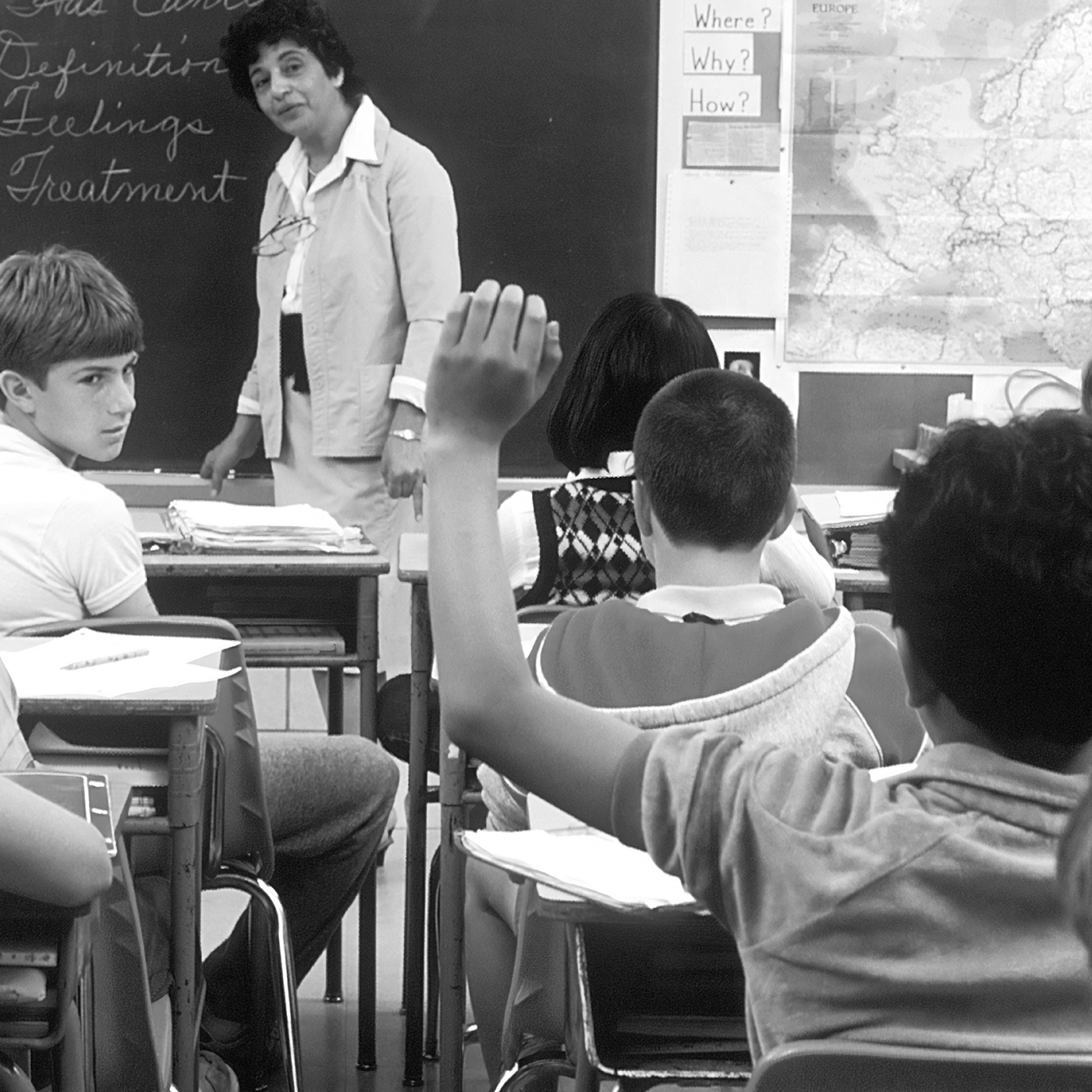  A school class with one child raising hand