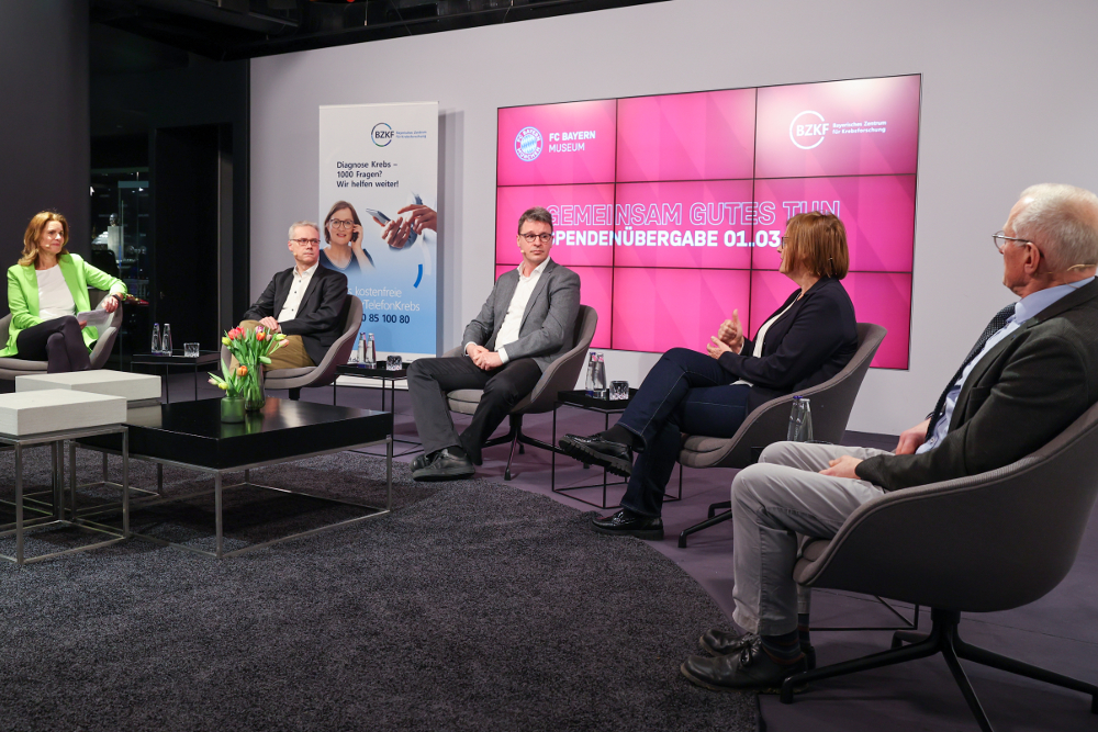 Wie wichtig die Krebsvorsorge ist, haben Expert:innen des BZKF in einer Talk-Runde mit Prof. Dr. Roland Schmidt und Katrin Müller-Hohenstein diskutiert.