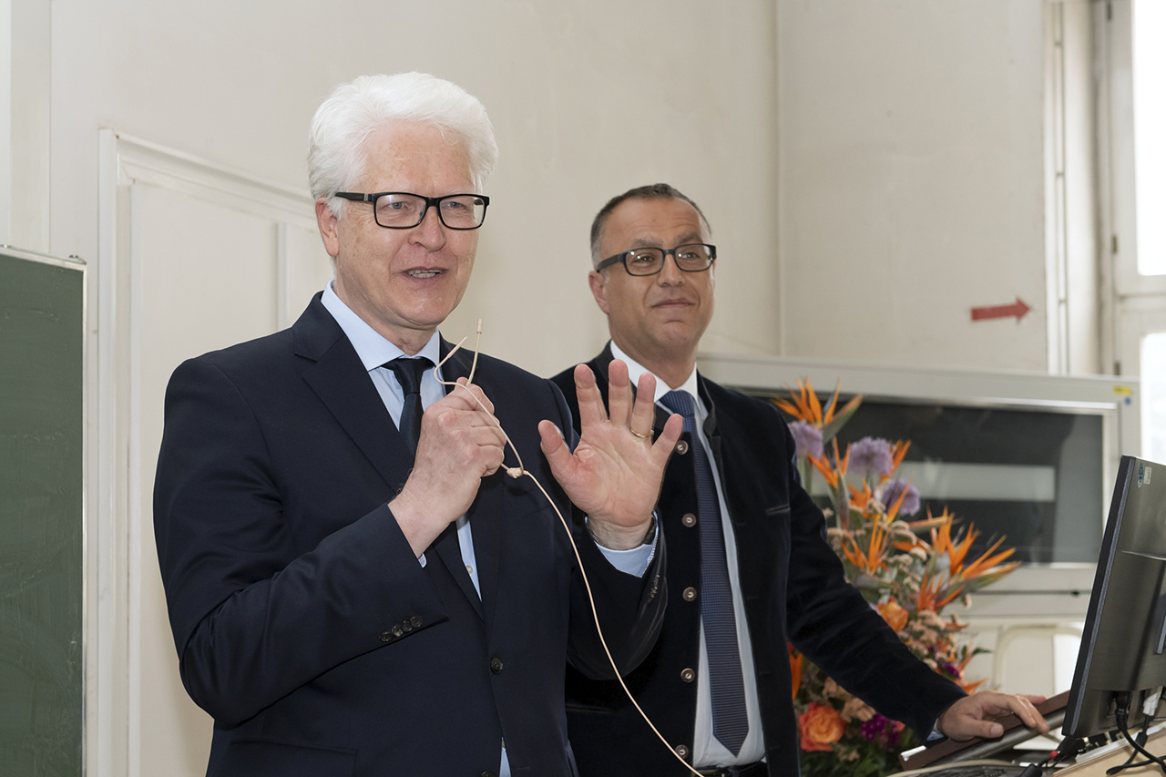 Am 16.04.2022 wurde das Patientenhaus des CCC München feierlich eröffnet und vorgestellt von den beiden Co-Leitern Prof. Dr. Volker Heinemann (li, LMU Klinikum) und Prof. Dr. Hana Alkül (re, Klinikum Rechts d. Isar)