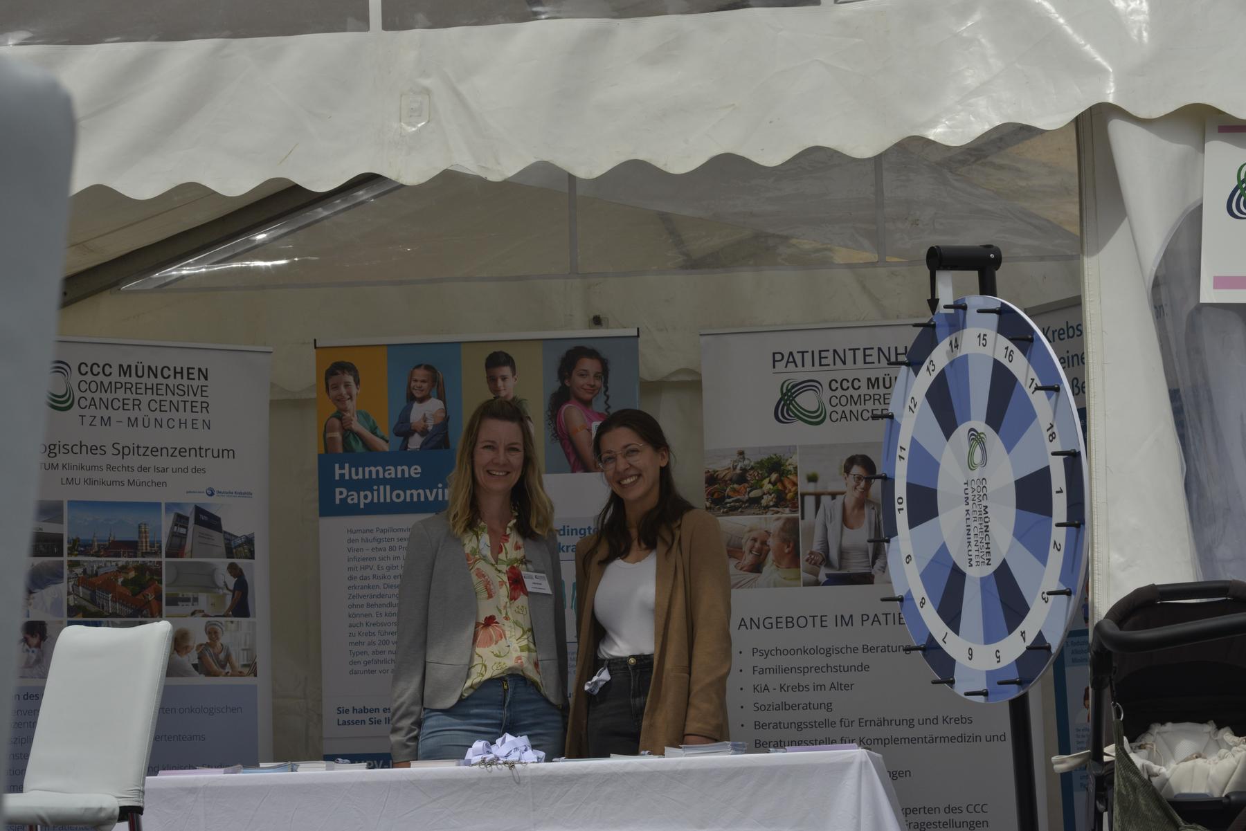 Unsere Patientenhauskoordinatorin Julia Ernst (links) und unsere Zentrumskoordinatorin des CCC München Marina Schmid (rechts)