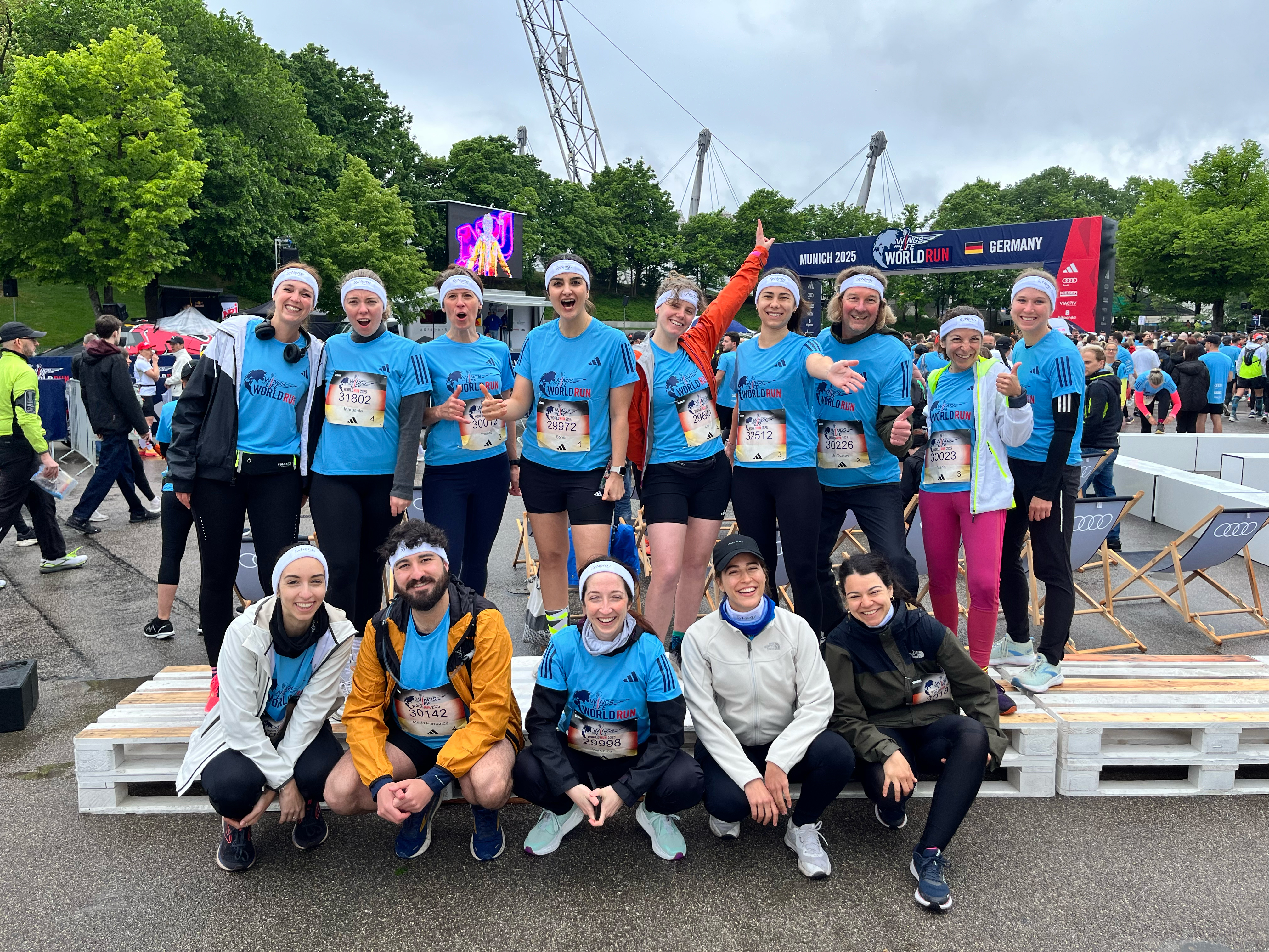  A group photo of enthusiastic researchers with SyNergy headbands before starting the run