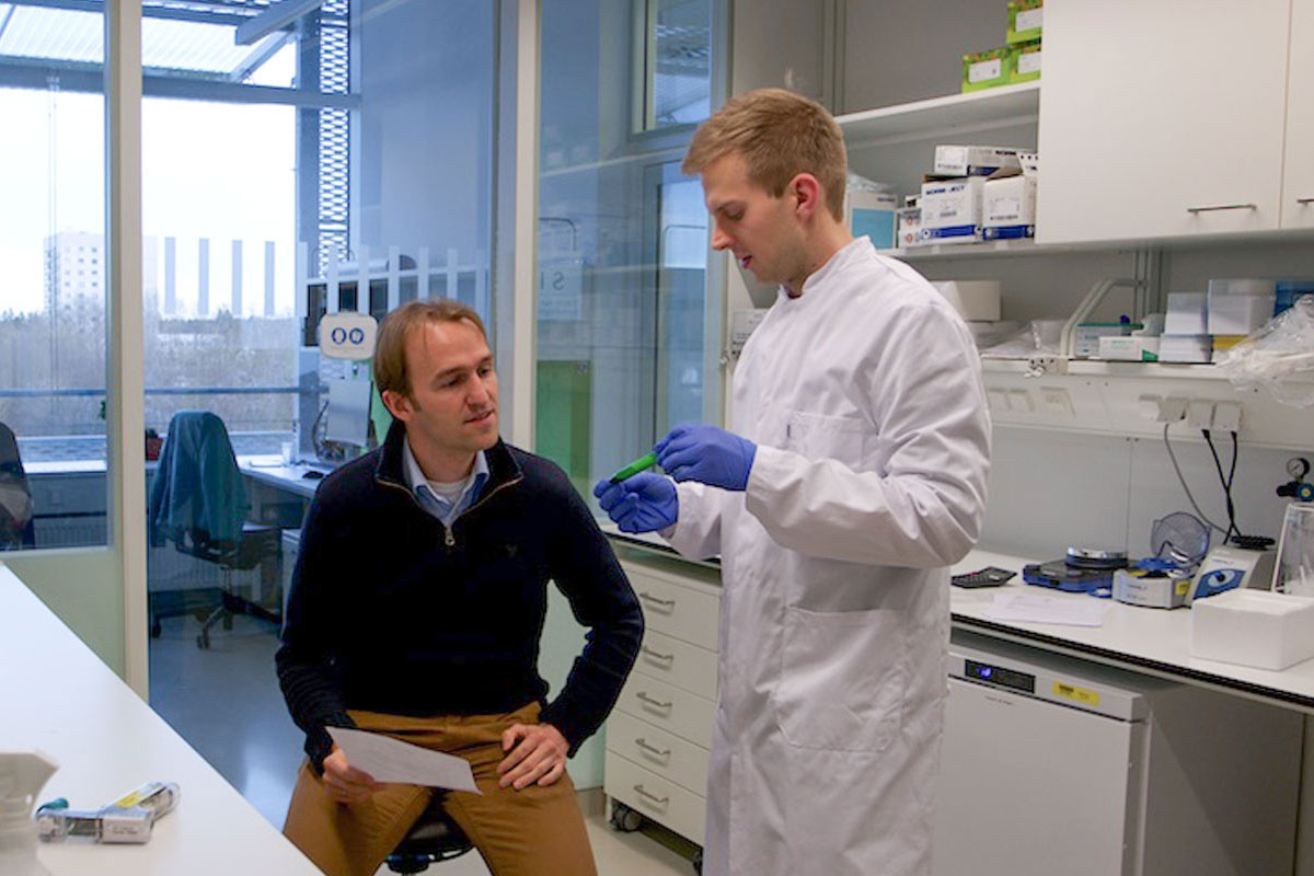 Julien in Paquet-lab