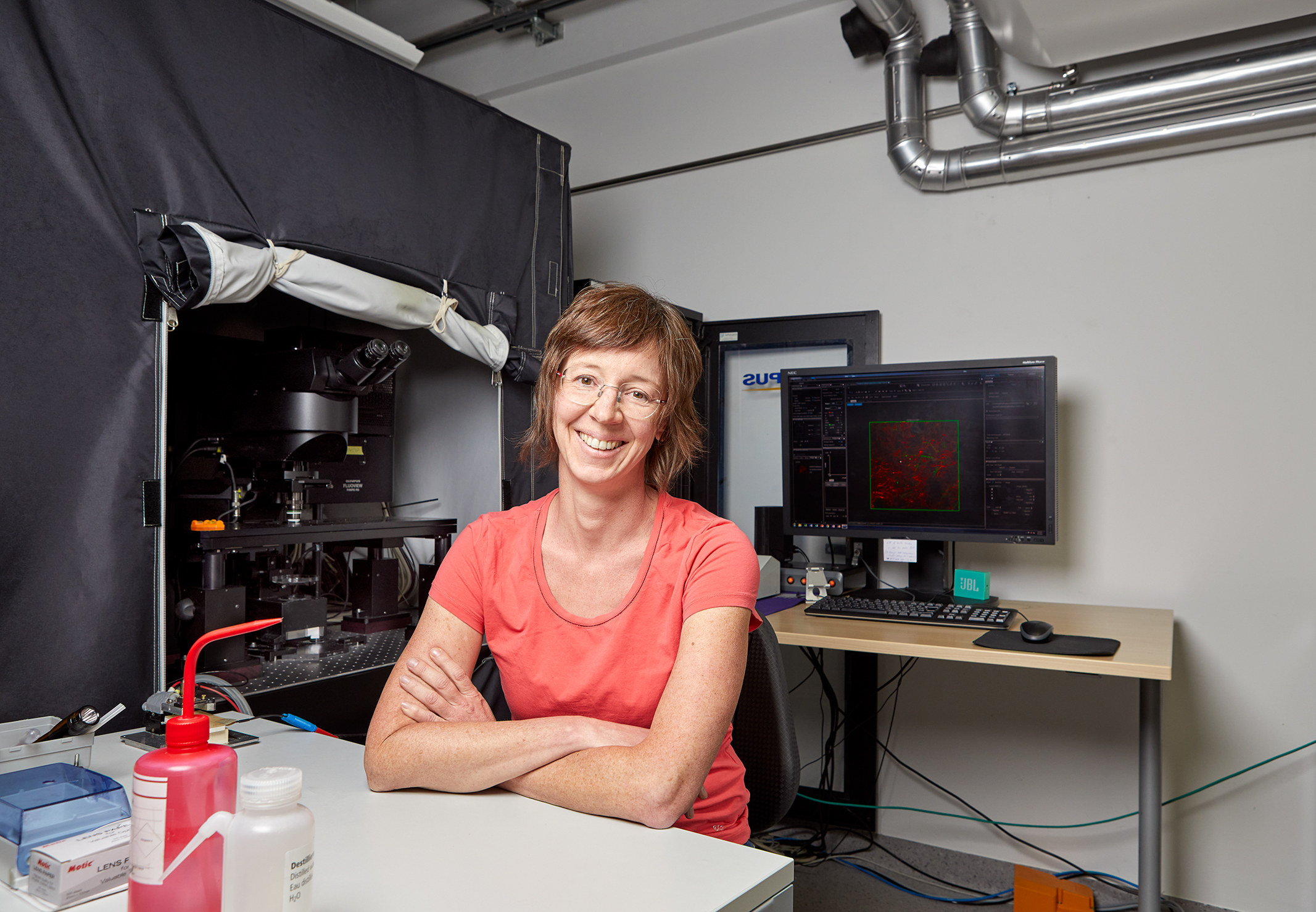  Portrait Monika Leischner at the lab